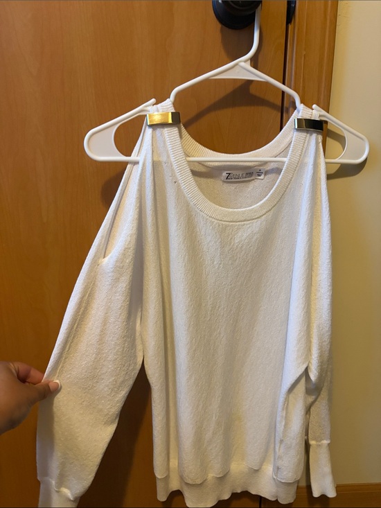7Th Avenue Design Studio Tops - White Cold-Shoulder Knit Top